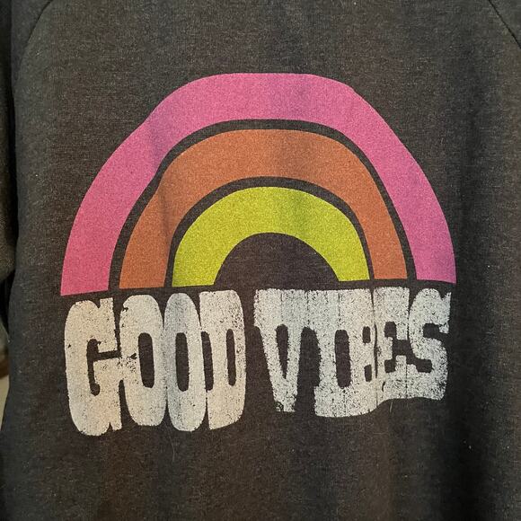 LUCKY BRAND Women’s Gray Good Vibes Sweatshirt Size Large Rainbow Shirt - Picture 8 of 11